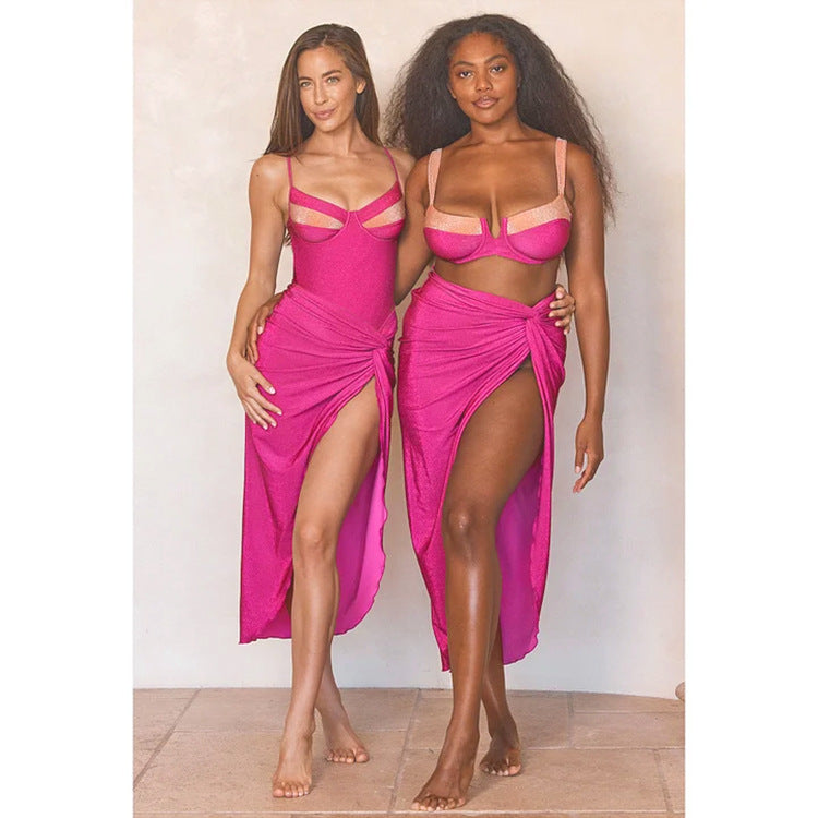 Elegante conjunto de bikini brillante con bloques de color para vacaciones en la playa, traje de baño estilo vestido para mujer.