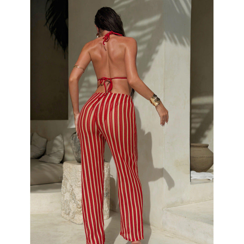Maiô feminino de uma peça com estampa e amarração no pescoço.