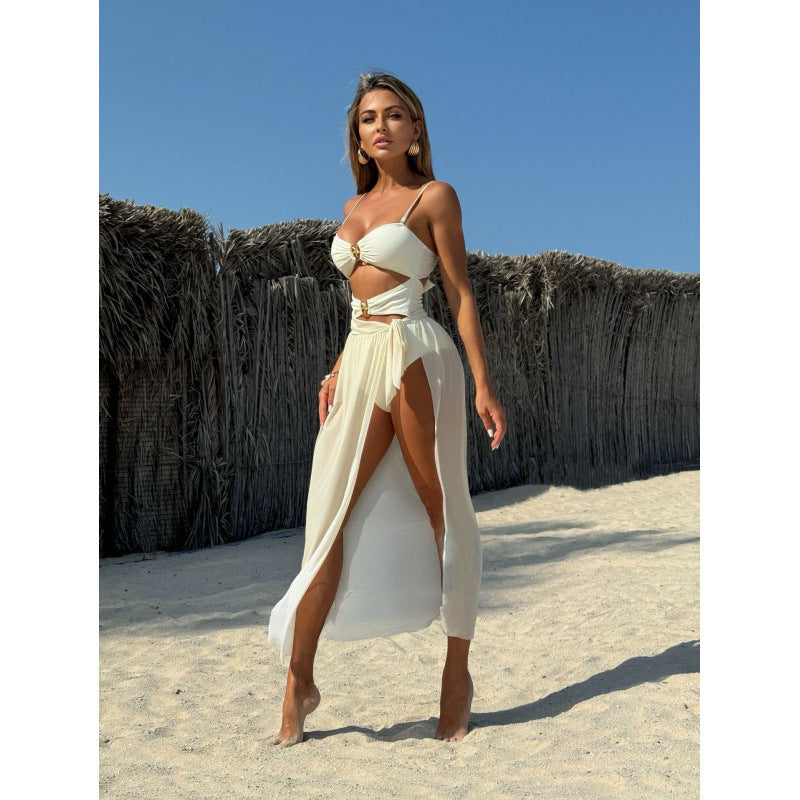 Conjunto de biquíni de três peças com saia longa de tule sexy em cor sólida e tecido transparente.