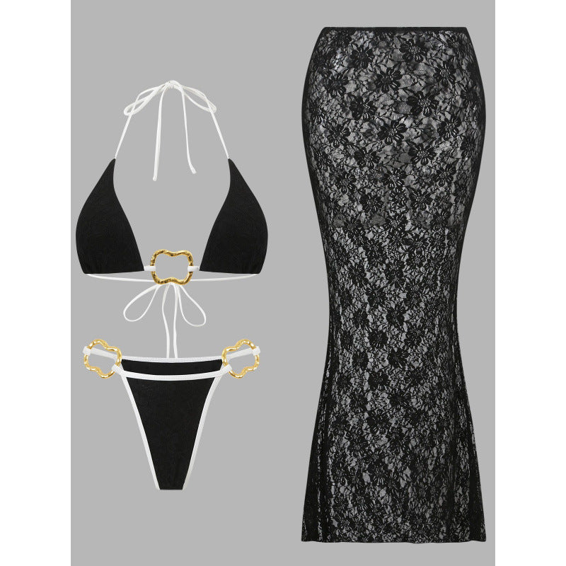 Biquíni sexy de três peças em renda e tule com alças finas.