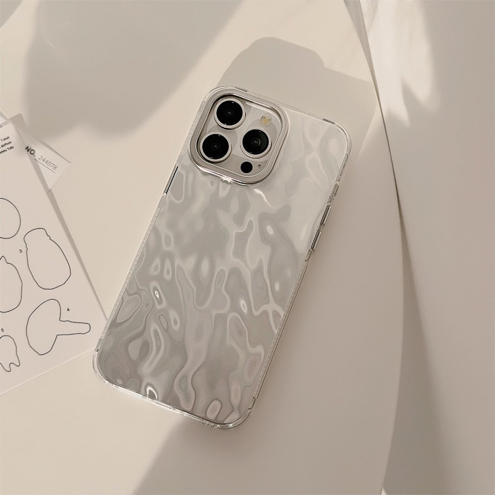 Capa para iPhone 15 Pro Max com estampa sofisticada em folha de prata, estilo minimalista e moderno.
