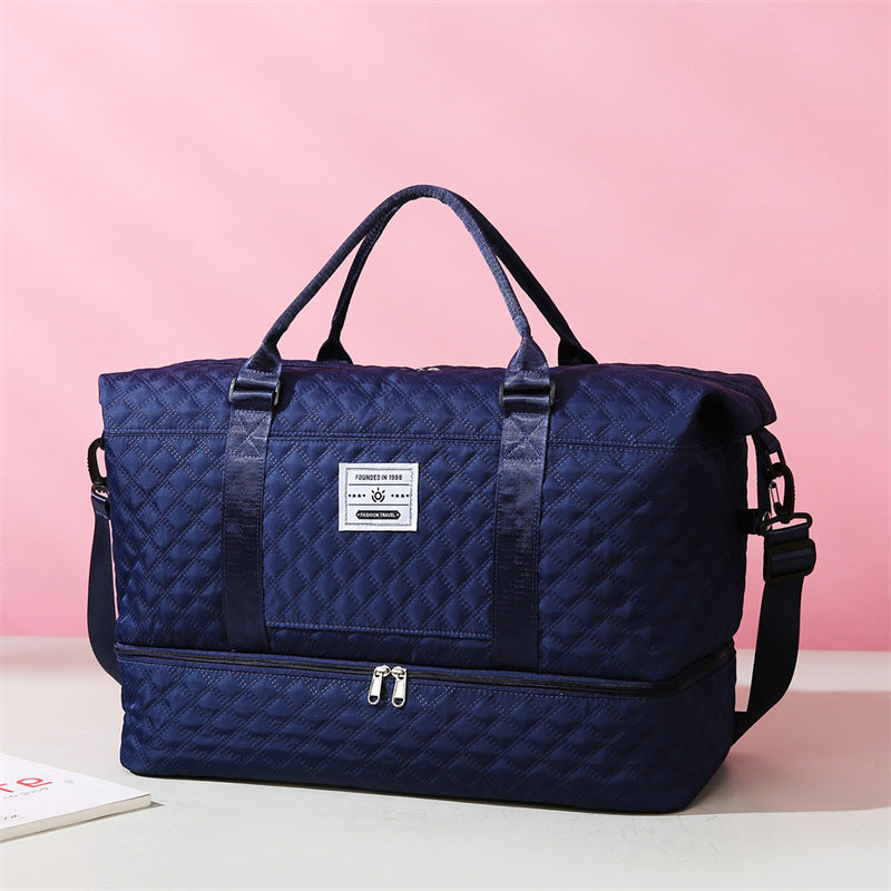 Bolsa esportiva xadrez com separação para itens secos e molhados, ideal para ioga e fitness, com amplo compartimento para sapatos e perfeita para viagens.