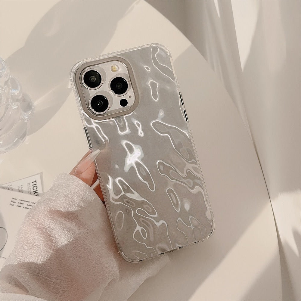 Capa para iPhone 15 Pro Max com estampa sofisticada em folha de prata, estilo minimalista e moderno.