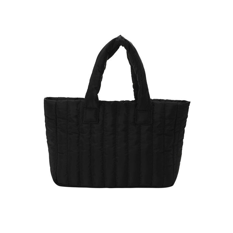 Bolsa de mão grande, simples e exclusiva, em algodão, com bordados modernos.
