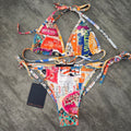 Biquíni estilo grafite com bojos triangulares