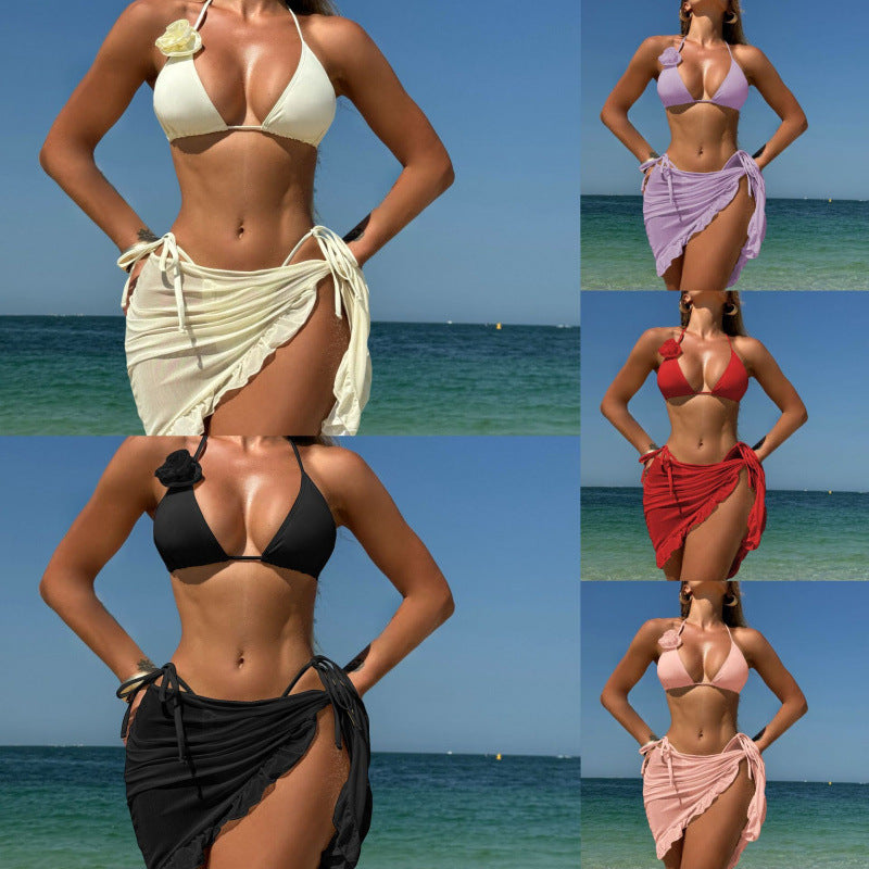 Conjunto de biquíni sexy de três peças em tom rosa sólido com saia de tule.