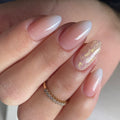 Novos adesivos de unhas postiças com glitter degradê para unhas em formato amendoado.