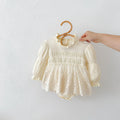 Macacão de algodão estilo princesa para recém-nascidos, com mangas compridas e detalhes em renda, perfeito para a primavera e o outono. Ideal para bebês que estão começando a engatinhar.