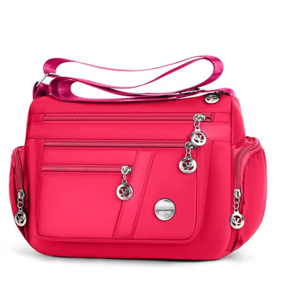 Bolsa transversal feminina com vários compartimentos, leve e com grande capacidade.