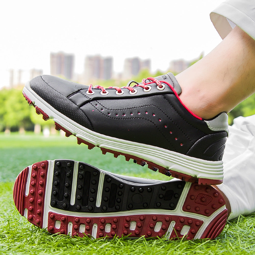 Sapatos de golfe masculinos sem cravos, ideais para treino e para o público em geral.
