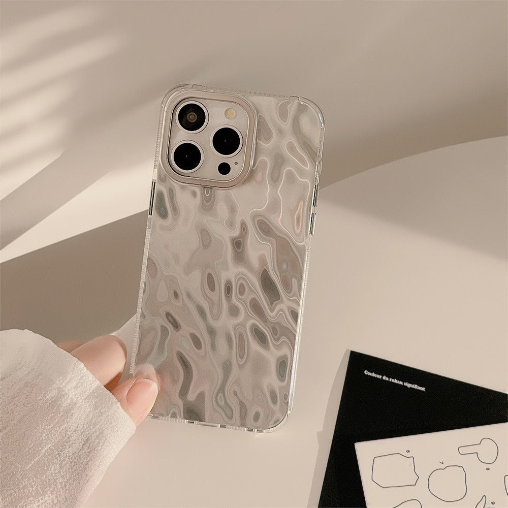 Capa para iPhone 15 Pro Max com estampa sofisticada em folha de prata, estilo minimalista e moderno.